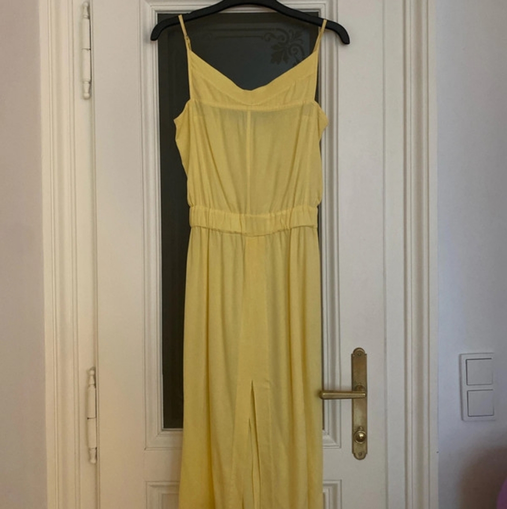 Elegant Yellow Sleeveless Dress